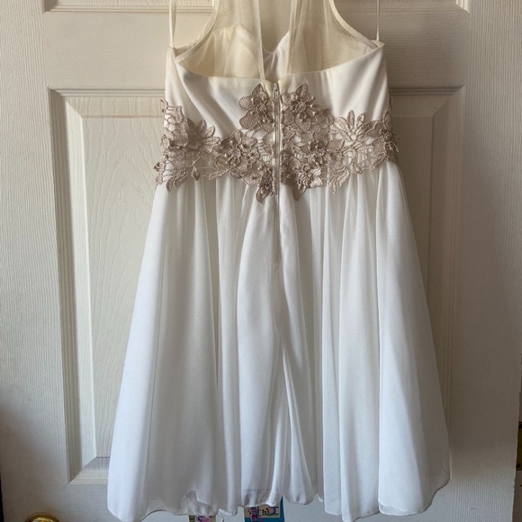 White Prom/Homecoming Semi-Formal Dress - Picture 2 of 3
